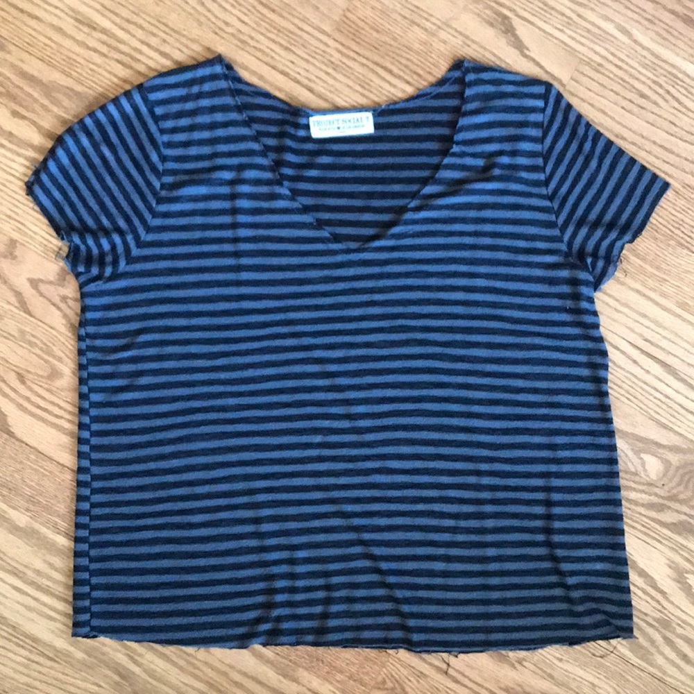 Oversized v-neck striped shirt